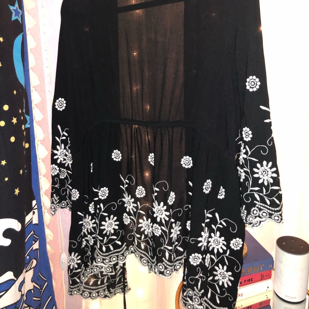 FOREVER 21 FLOWER CARDIGAN